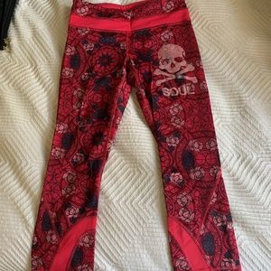 SoulCycle Lululemon Pink Floral 3/4 Leggings